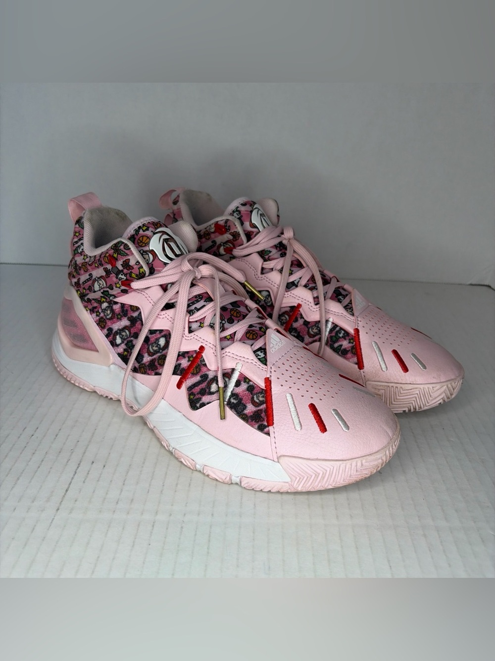 Size: 8 Adidas D Rose Son of Chi Christmas - Pink / White